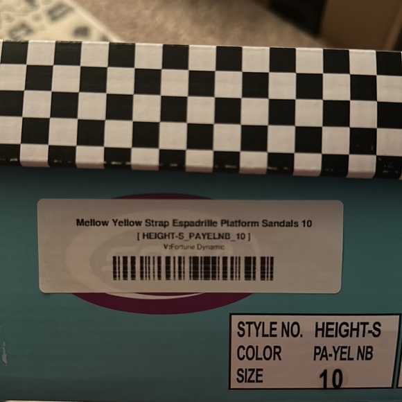 Soda Height Wedge Sandals (Yellow) - Picture 4 of 4